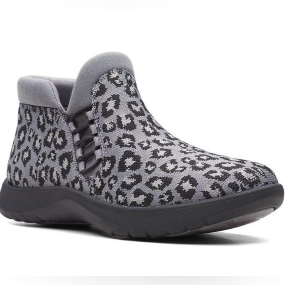 Women’s Clarks Adella Pine Ankle Boot Grey size 5 1/2